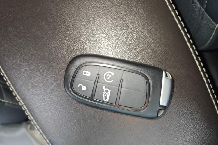 Used Jeep Cherokee 2020 2.0L Two-Wheel Drive Classic Sports Edition
