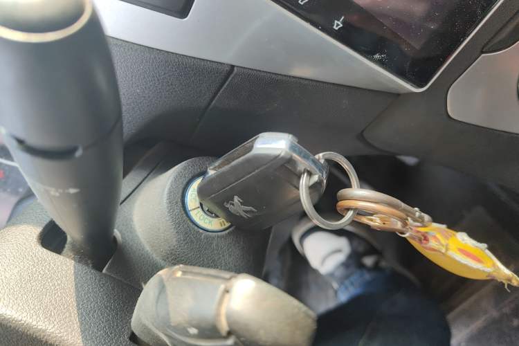 Used Peugeot 301 2014 1.6L Manual Luxury Edition
