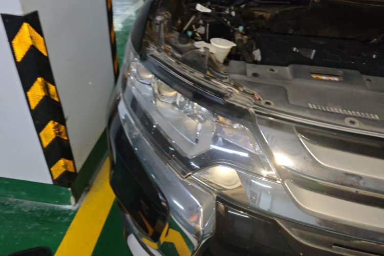 Used Mitsubishi Outlander 2018 2.4L 4x4 Elite Edition 5 Seats Right Front Headlight