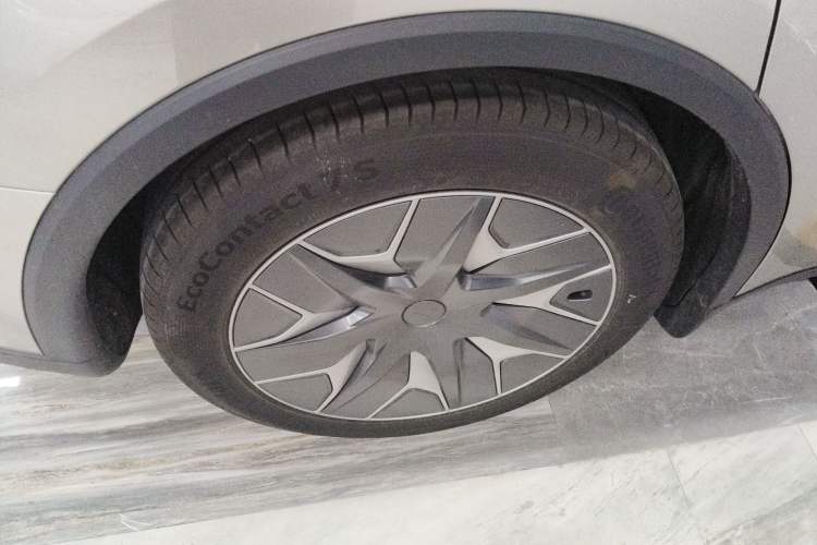 Used Tesla Model Y L 2025 Model Long-Range All-Wheel-Drive Version