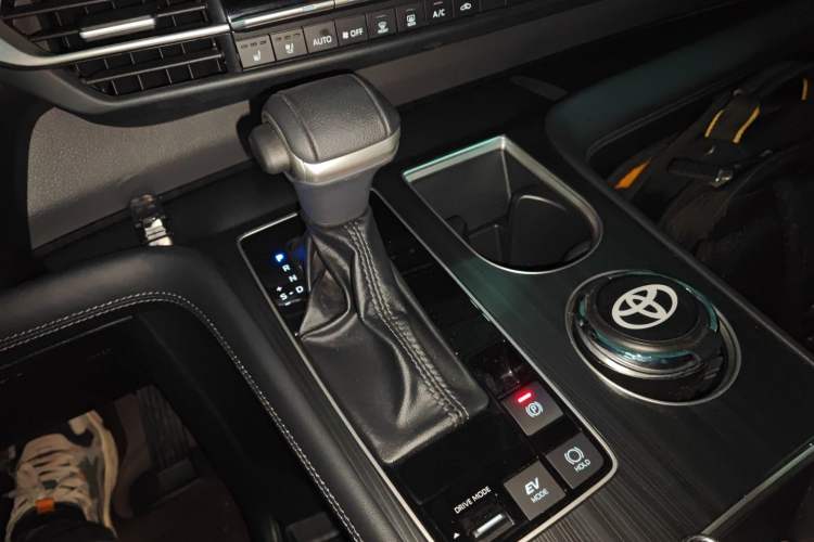 Used Toyota Sienna 2024 2.5L Hybrid Four-Wheel Drive Prestige Edition