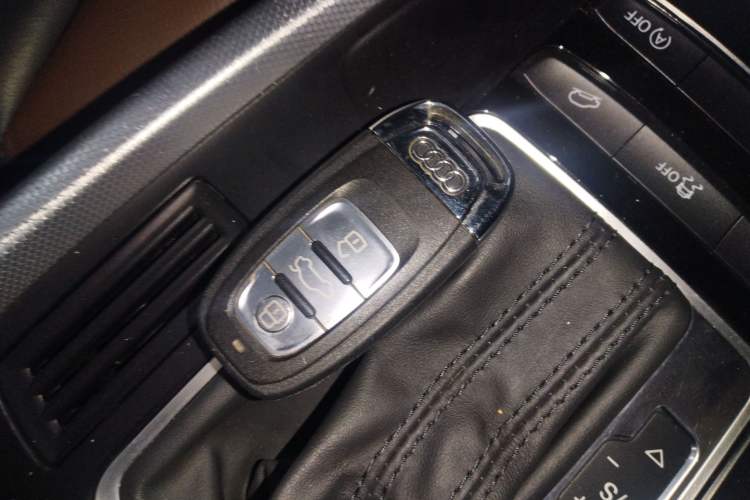 Used Audi Q5 2017 Plus 40 TFSI Technology Model
