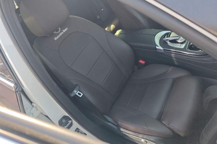 Used Mercedes-Benz GLC 2018 Facelift GLC 260 4MATIC Luxury Edition Right Front Seat