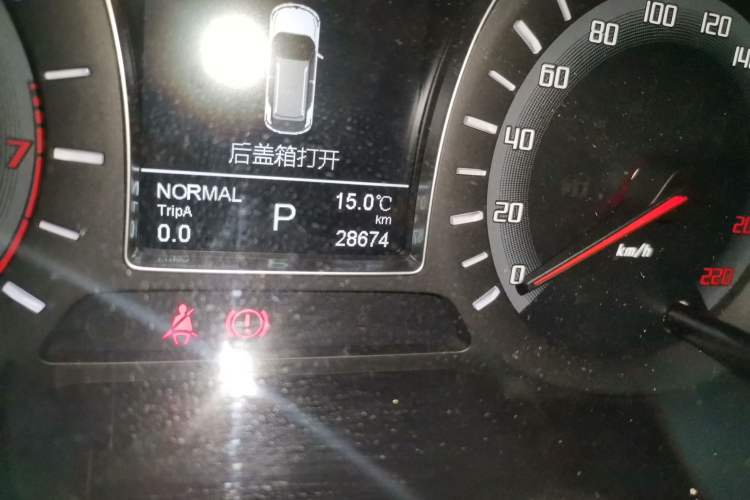 Used GAC Trumpchi GS4 2015 200T G-DCT Elite Edition Odometer Close Up