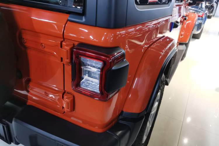 Used Jeep Wrangler 2019 2.0T Sahara Four-Door Version China VI Emission Standard