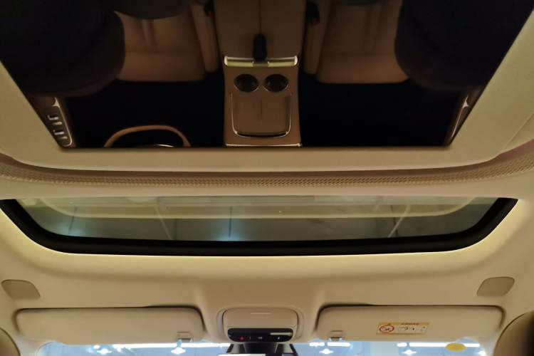 Used XPeng X9 2025 740 Ultra-Long Range Max Headliner