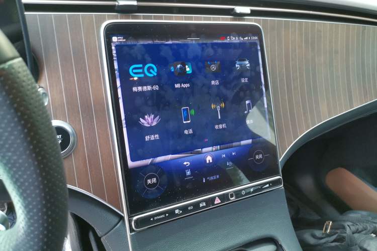 Used Mercedes-Benz EQE SUV 2024 350 4MATIC Luxury Edition Audio And AC Panel