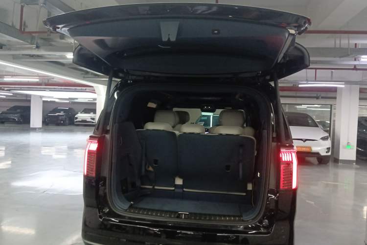 Used Zeekr 009 2024 7-Seater Aisle Version 108 kWh