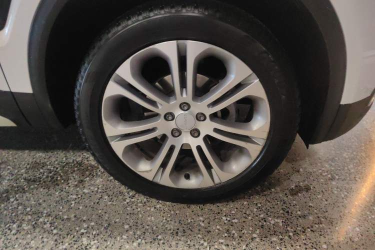 Used Lynk & Co 01 2019 2.0T Two-Wheel-Drive Pro Version China VI Standard Right Front Wheel Hub