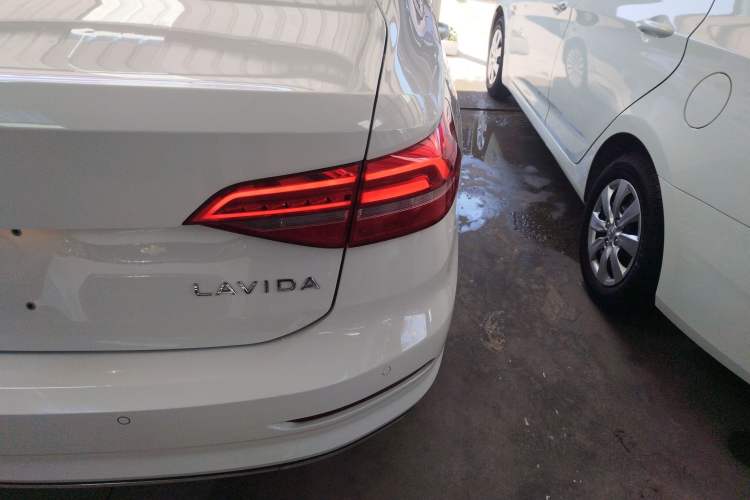 Used Volkswagen Lavida 2021 1.5L Automatic Comfort Edition Right Rear Taillight