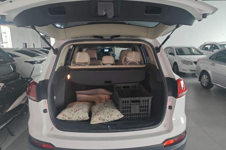 Used Zotye Domy X5 2017 Upgraded Model 1.5T Manual Luxury Version Trunk