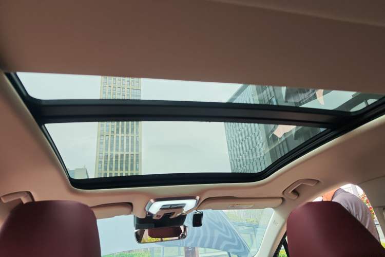 Used Hongqi H5 2024 2.0T Automatic Smart Connect Flagship Edition Headliner