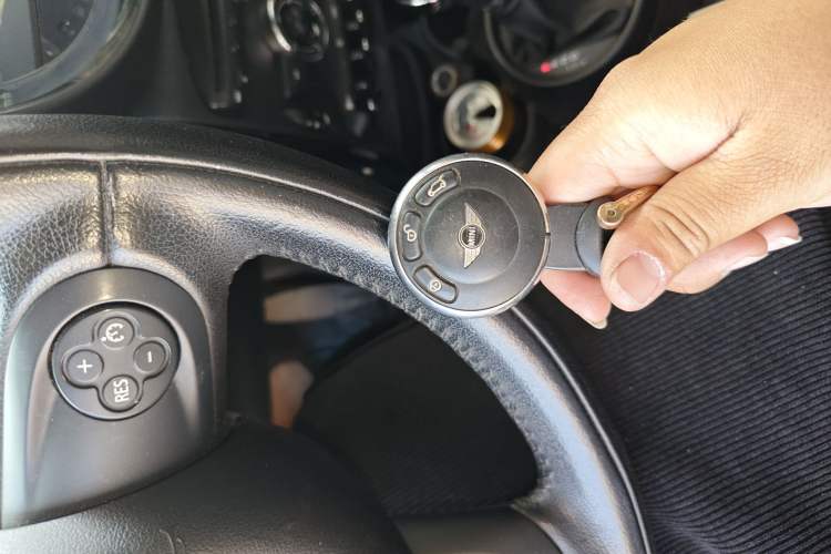 Used MINI Countryman 2016 1.6T COOPER ALL4 Fun Equipment Enthusiast Vehicle Key