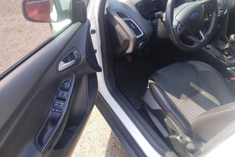 Used Ford Focus 2017 Sedan 1.6L Manual Fashion Edition Smart Drive Version
