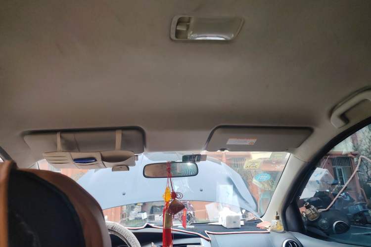 Used Nissan Livina 2010 Jingyue Edition 1.6L Manual All-Around Model Headliner