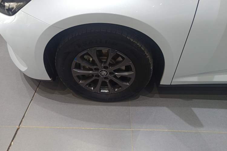 Used BYD Qin L 2024 DM-i 80KM Leading Model Left Front Wheel Hub