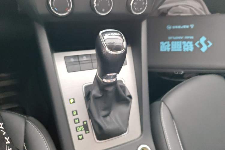 Used Skoda Octavia 2022 1.5L Automatic Comfort Edition Gear Lever