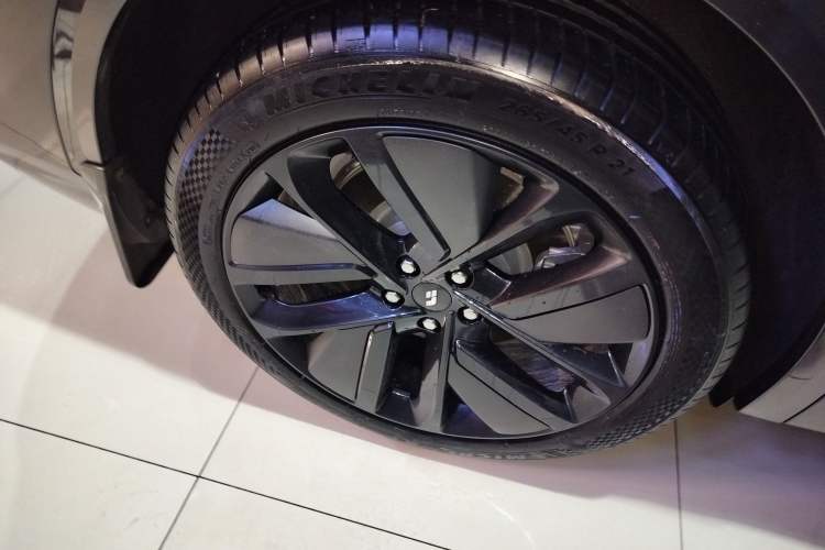 Used Li Auto L8 2024 Ultra Model Right Rear Wheel Hub