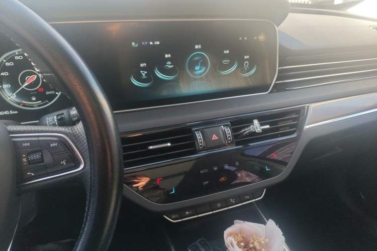 Used Hongqi HS5 2022 Revised Version 2.0T Smart Connect Flagship Edition Audio And AC Panel