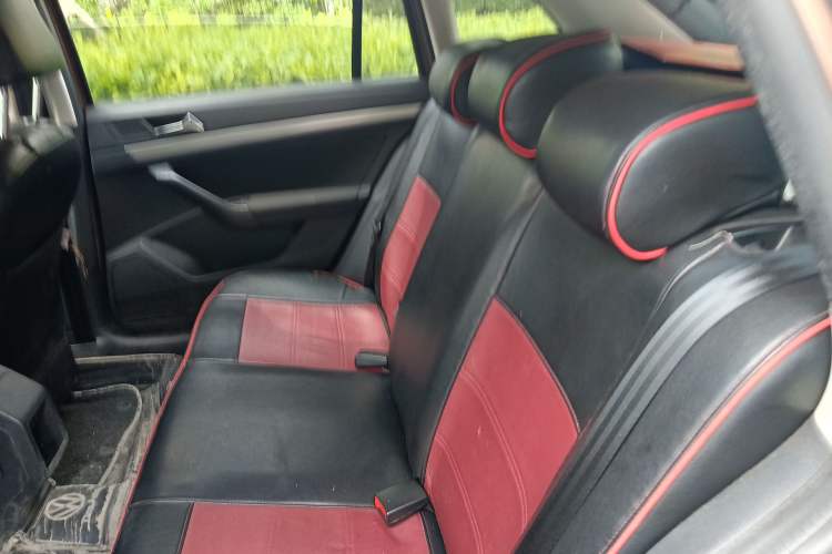 Used Volkswagen Gran Lavida 2015 1.6L Automatic Fashion Edition Left Rear Seat