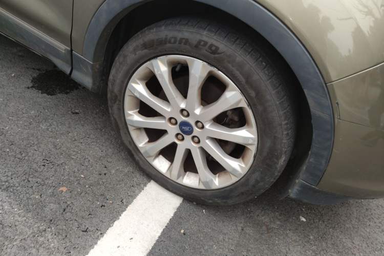 Used Ford Kuga 2013 2.0L GTDi Four-Wheel-Drive Elite Model Right Front Wheel Hub