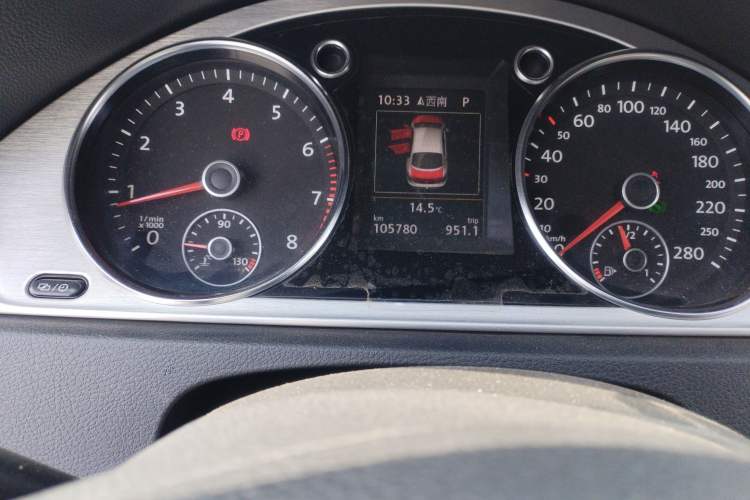 Used Volkswagen FAW-Volkswagen CC 2015 2.0 TSI Luxury Model Odometer Close Up