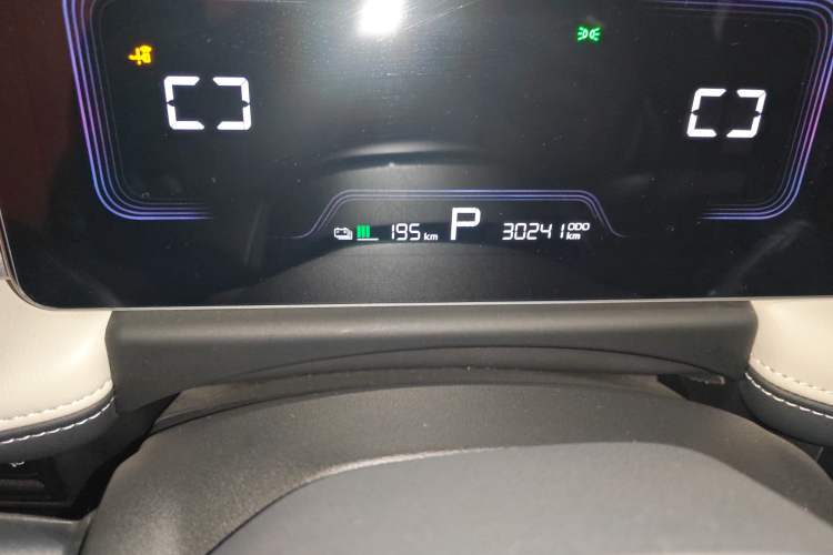 Used Geometry E Firefly 2023 320KM Cute & Handsome Tiger 5 Seats