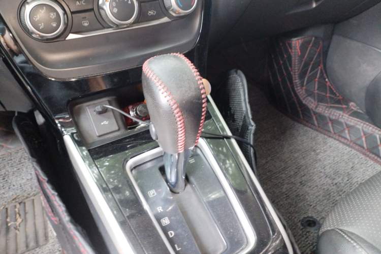 Used Nissan Sylphy 2019 1.6XV CVT Smart Connect Luxury Edition China V Standard Gear Lever