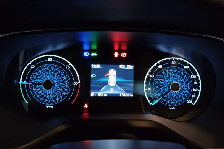 Used Hongqi E-QM5 2023 Base Travel Edition
