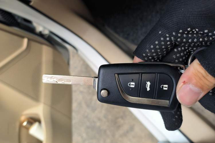 Used Toyota Corolla 2014 1.6L CVT GL Vehicle Key