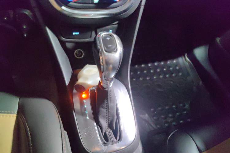 Used Buick Encore 2015 1.4T Automatic Two-Wheel Drive Urban Leading Model Gear Lever