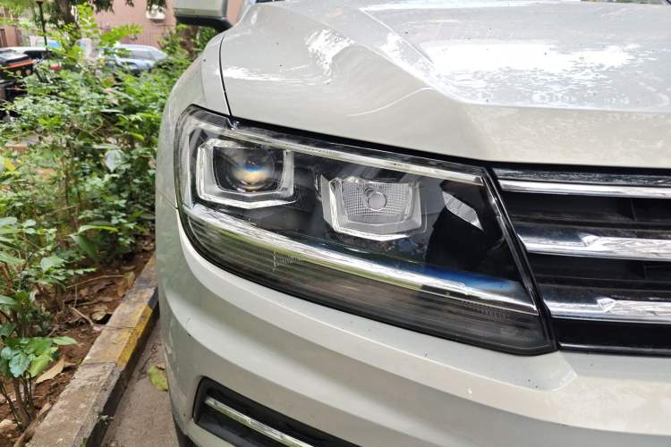 Used Volkswagen Tiguan L 2019 330TSI Automatic Two-Wheel Drive Panoramic Comfort Edition China VI Standard Right Front Headlight