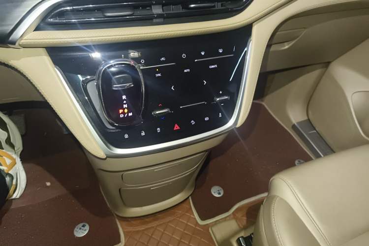 Used Buick GL8 2021 ES Land Cruiser 653T Luxury Edition Gear Lever