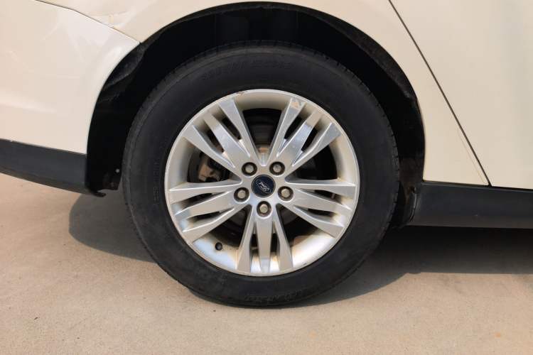 Used Ford Focus 2012 Sedan 1.6L Automatic Comfort Model Right Rear Wheel Hub