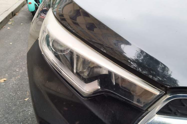 Used Dongfeng Fengdu MX5 2016 2.0L Automatic Flagship Edition Right Front Headlight