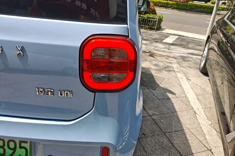 Used LINGBOX uni 2023 Ultra-Sweet Version (Manual Seating) Right Rear Taillight