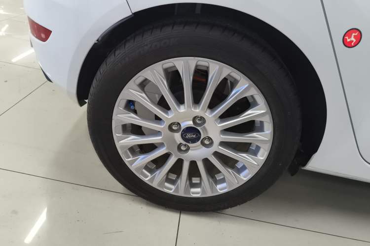 Used Ford Fiesta 2013 Hatchback 1.5L Automatic Sport Model Right Rear Wheel Hub