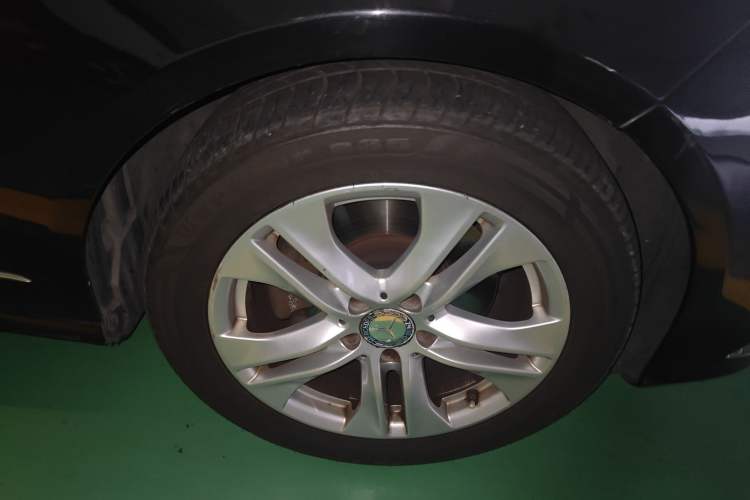 Used Mercedes-Benz E-Class 2010 E 300 L Fashion Model