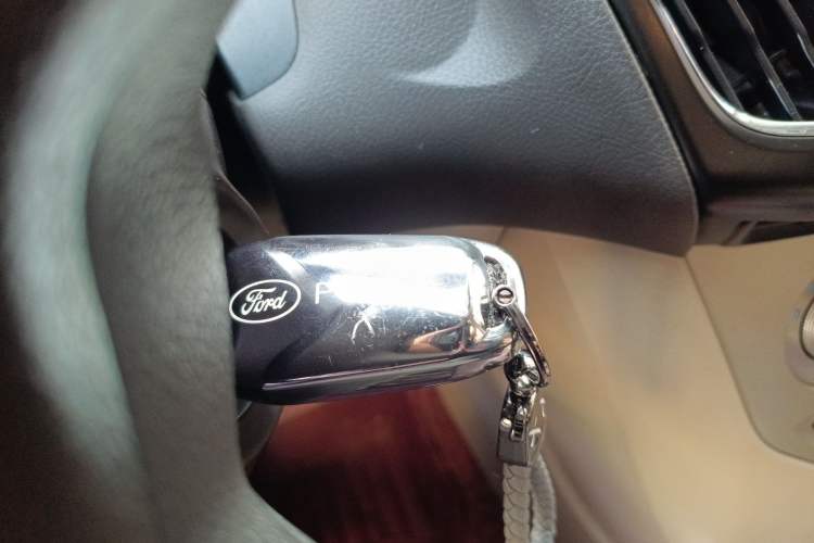 Used Ford Focus 2012 Sedan 1.6L Manual Comfort Model
