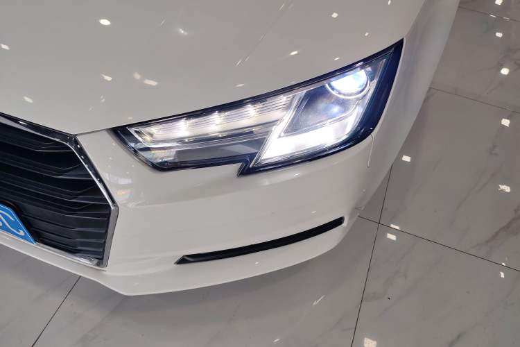 Used Audi A4L 2017 40 TFSI Ambition Edition
