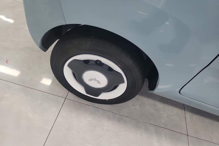 Used Wuling Hongguang MINIEV 2022 Enjoy Edition Lithium Iron Phosphate Right Rear Wheel Hub