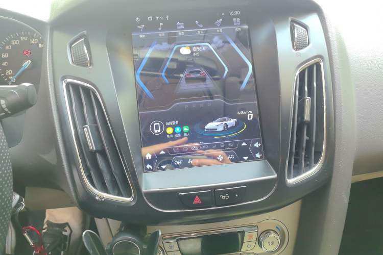 Used Ford Focus 2012 Sedan 1.6L Automatic Fashion Edition
