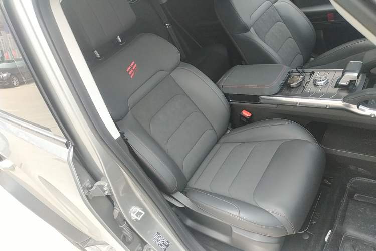 Used JETOUR Traveler 2023 2.0T All-Wheel-Drive CrossPRO Right Front Seat