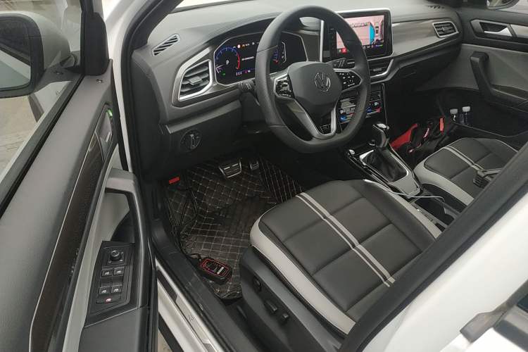 Used Volkswagen T-ROC 2024 300TSI DSG Two-Wheel-Drive Chen Guang Edition