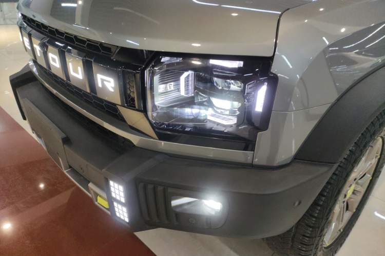 Used JETOUR Traveler 2023 2.0T All-Wheel Drive Conquer PRO Left Front Headlight