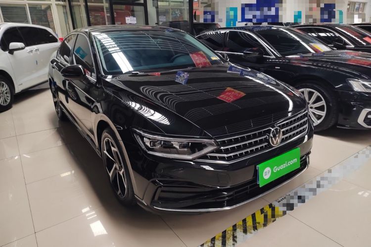 Used Volkswagen Magotan 2026 30 Million Vehicles Selected Model 380TSI DSG Luxury Edition Front Right 45 Deg