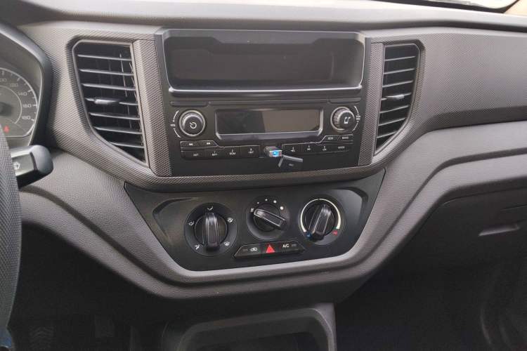 Used Wuling Hongguang V 2021 1.5L Jingqu Edition Enclosed-Window Vehicle LAR