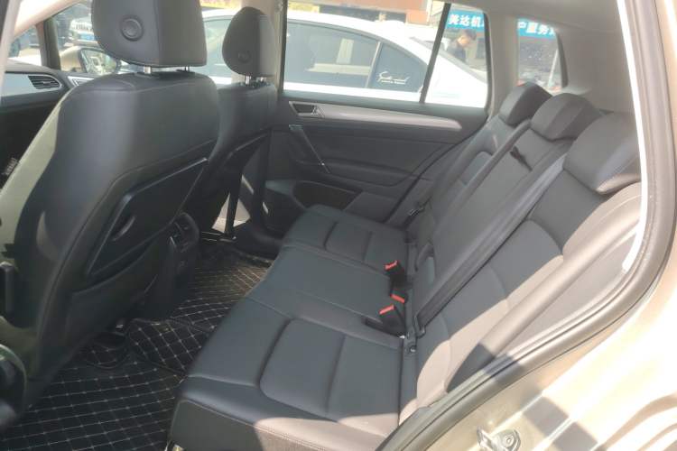 Used Volkswagen Golf Sportsvan 2019 280TSI Automatic Trendy Model China VI Standard Left Rear Seat