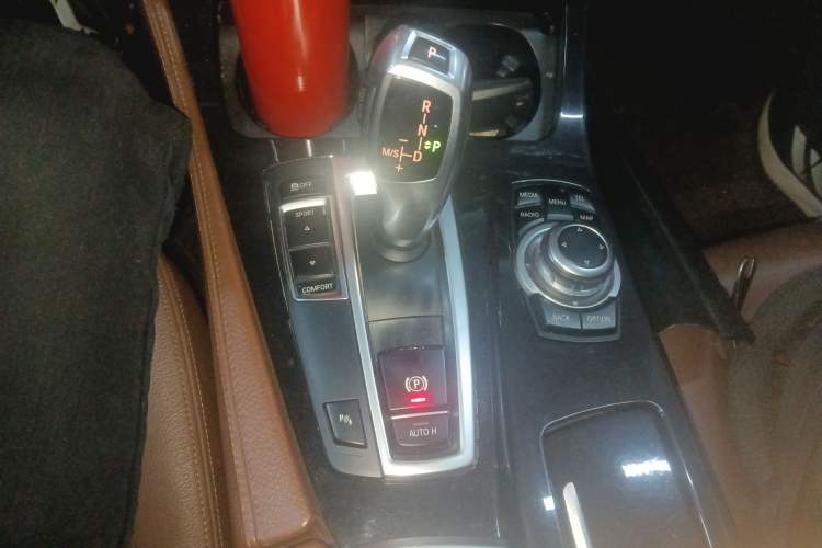 Used BMW 5 Series 2014 520Li Elegant Model
