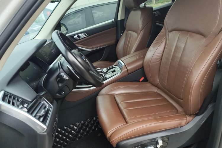 Used BMW X5 2019 xDrive40i Luxury Model with M Sport Package
